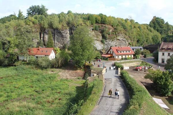 Den otevřených dveří na Kosti oživil podzimní sezónu na gotickém hradě