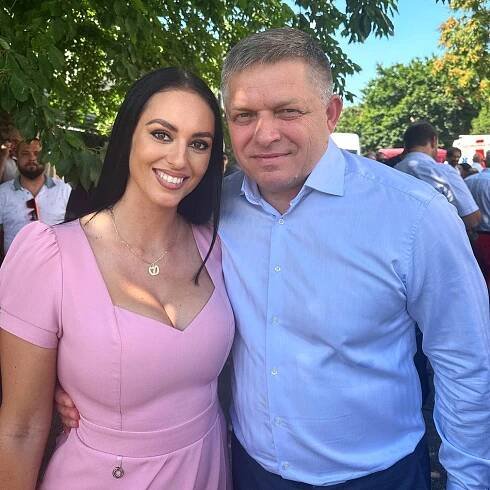 Novou tvárou Smeru je aj bývalá playmate Jana Jányová, ktorá do Smeru prešla zo strany...