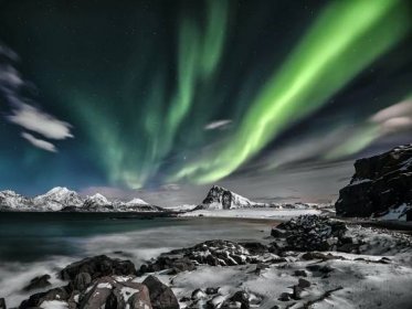 Amatérskému astronomovi se podařilo vyfotografovat vzácnou dvojitou polární záři nad Kanadou