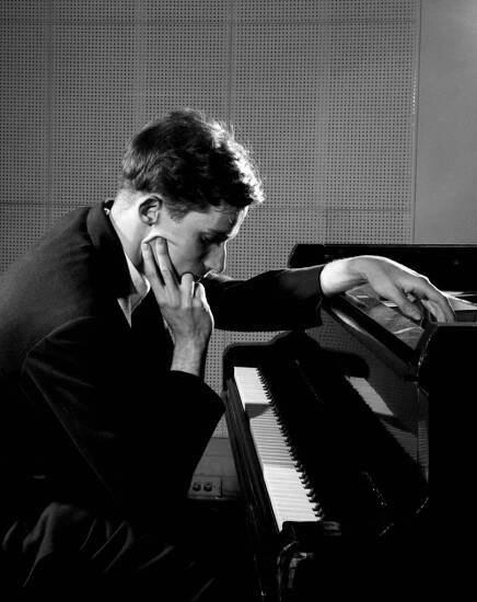 Portraits of Glenn Gould Shine Light on one of Canada’s Great Photographers – Glenn Gould Foundation