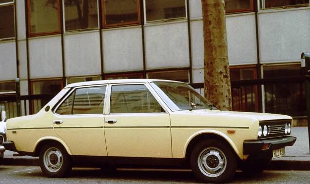 Fiat 131 raný v Anglii.jpg