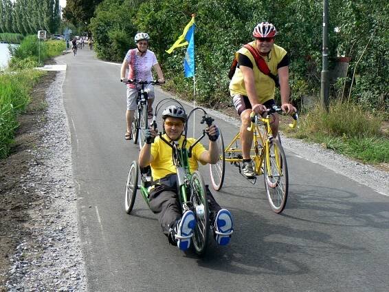 Opravená cyklostezka je širší a bez hrbů