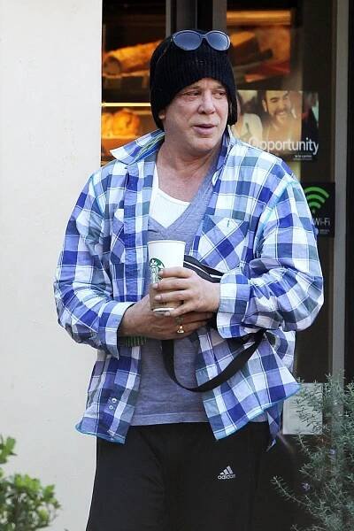 Zmožený Mickey Rourke: O 35 let mladší milenka mu dává zabrat!