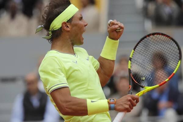 Rafael Nadal zdolal Rogera Federera 6:3, 6:4, 6:2 a postúpil do finále Roland Garros. Španielsky...