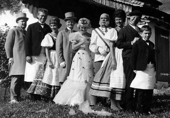 Karl Stegger, Dirch Passer, Susse Wold, Ove Sprogøe, Lone Hertz, Peter Malberg, Gyda Hansen, Paul Hagen, Jan Priiskorn-Schmidt - Sommer i Tyrol - Promo
