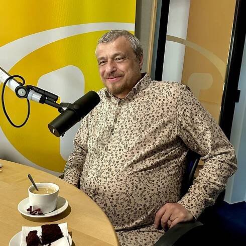 Roman Vaněk: Zdravíčkářský byznys brutálně míří na ženy a je blbý, trapný a nesmírně nebezpečný | Host Frekvence 1