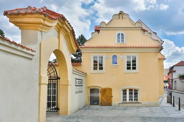 MUZEUM SLIVOVICE R. JELÍNEK PRAHA - Stylová svítidla a vypínače - NeNo design Ltd.