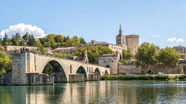 Flights to Avignon-Caum