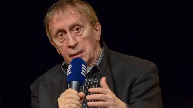 Michael Kraus: Cesta k politologii? Všechno začalo modrými deskami | Radiožurnál
