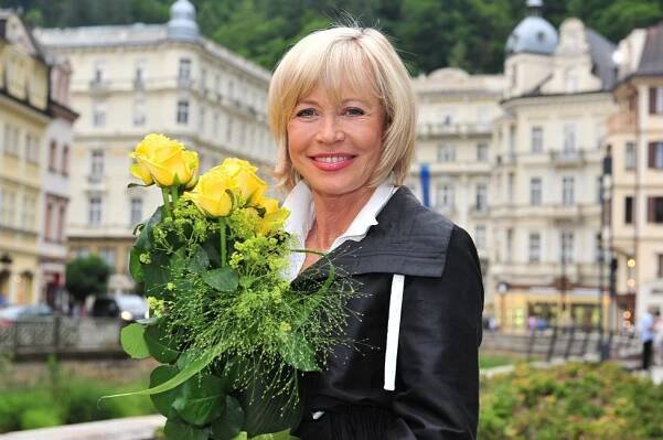 Jana Švandová oslavila 75! Přenesla se přes své mindráky a vypilovala styl k dokonalosti