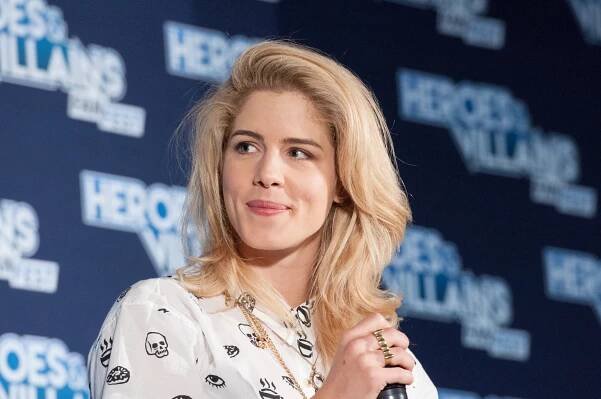 Soubor:Emily Bett Rickards HVFFATL2017OTA-ALS-46 (24895318708).jpg – Wikipedie