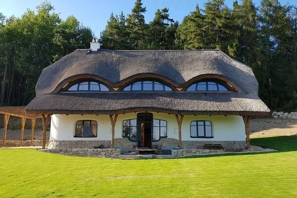 Došky a duchovní rozměr. Architekt tvoří domy s duší a mění pohled na stavitelství
