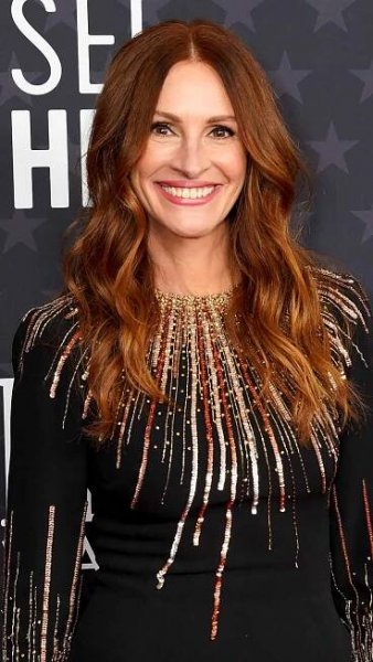Julia Roberts Shares Rare PDA Pic of Husband Danny for His B-Day