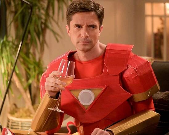 Home Economics - Box of King-Size Candy Bars, $48.99 - Z filmu - Topher Grace