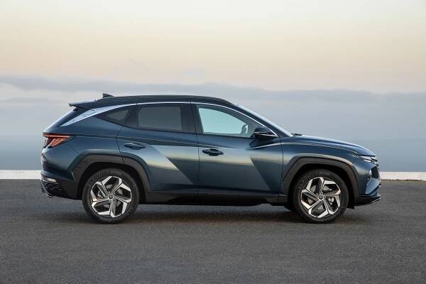 Hyundai Tucson: Podrobné specifikace vozidel & Interaktivní nástroj pro srovnání