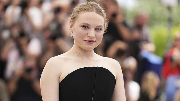 Mia Threapletonová v Cannes (19. května 2025)