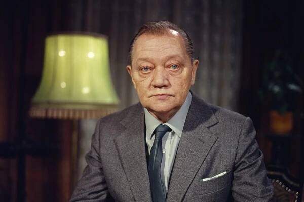 Rudolf Hrušínský byl v mládí neuvěřitelně krásný muž s jemnými rysy. Podívejte se na jeho staré snímky