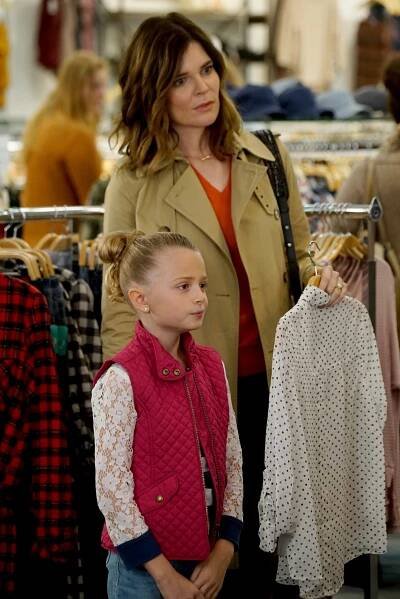Rodinka na kousky - Dirtbike Old Mechanic Earthquake - Z filmu - Giselle Eisenberg, Betsy Brandt