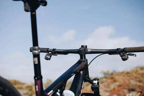 RockShox Flight Attendant cockpit