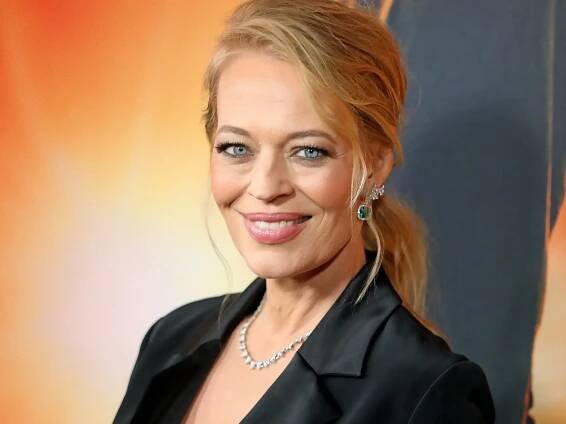 Jeri Ryan brings Borg back to 'Star Trek Online' as well as 'Picard'