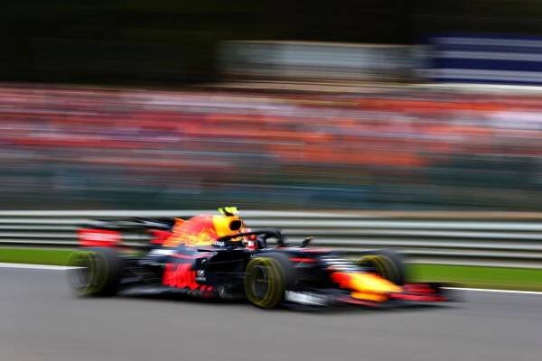 Smuteční slavnost v F1: tryzna za zesnulou naději i první vítězství s trpkou příchutí