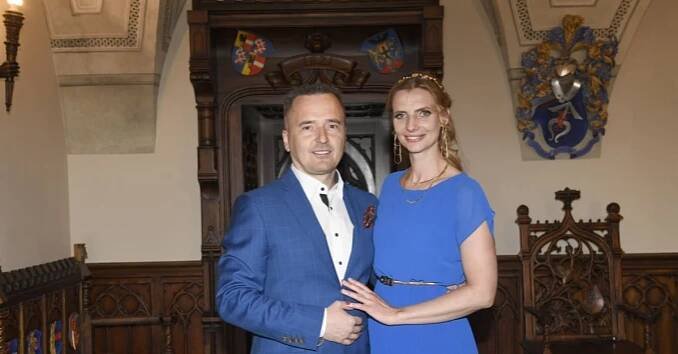 Monika Sommerová se raduje z honosného daru od manžela. Farník zpěvačce věnoval zámek