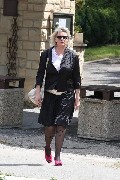 FOTO: Marika Procházková na pohřbu Hany Kučerové. – stránka 6