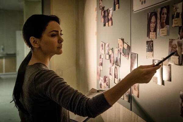 Dva světy - The Sincerest Form of Flattery - Z filmu - Nazanin Boniadi