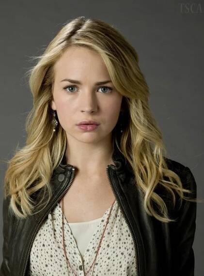 Britt Robertson fotka