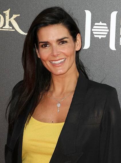 Angie-Harmon-Smile-Images