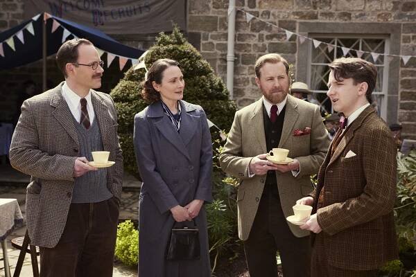 Všechny velké a malé bytosti - Pravá ruka - Z filmu - Will Thorp, Anna Madeley, Samuel West, James Anthony-Rose
