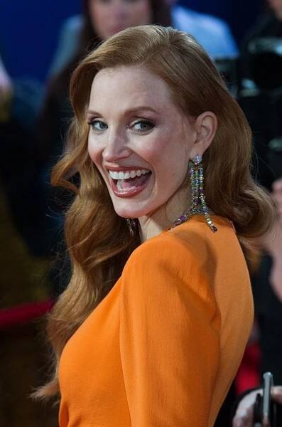 Oscarová Jessica Chastain odzbrojila přítomné na filmovém festivalu úsměvem a hlubokým dekoltem