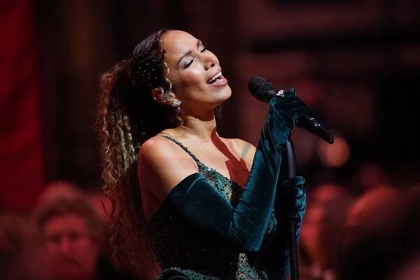 X Factor winner Leona Lewis to be made an OBE at Windsor Castle