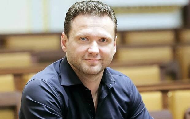 Galerie: „Více spolu mluvme a naslouchejme si a nechejme se očkovat,“ vyzval předseda sněmovny - Fotka 2 - Echo24.cz