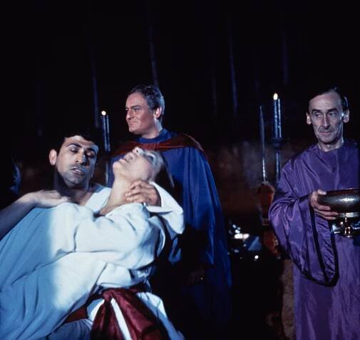 The Devil Rides Out - Z filmu - Charles Gray
