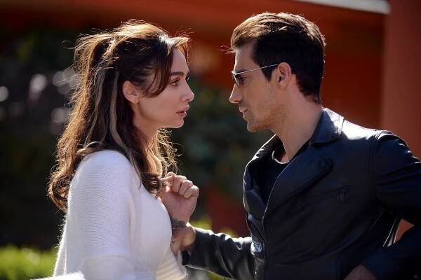 Siyah Beyaz Aşk - Episode 2 (E02) (2017)