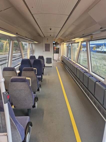 Motorový vůz Stadler RS1 v barvách NEB. Foto: GWTR
