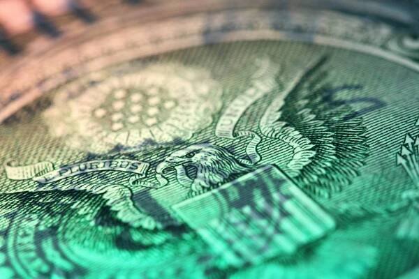Americké akcie i dolar v reakci na výsledek prezidentských voleb výrazně rostly