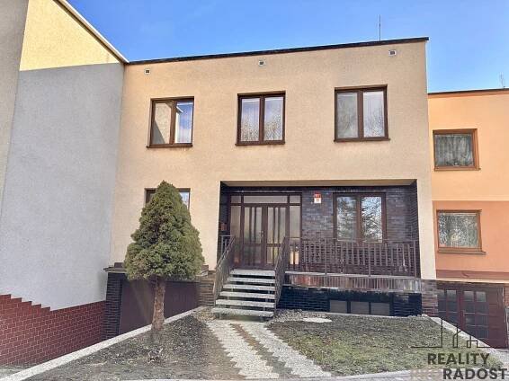 Prodej řadového rodinného domu 6+2 282 m2, pozemek 395m2 obec Rousínov - Rousínovec, okres Vyškov | Reality.iDNES.cz 