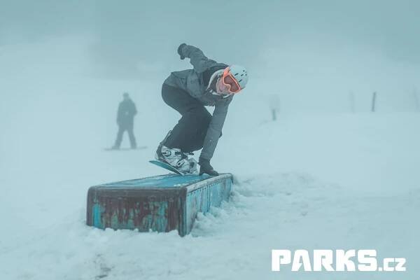 Reporty z kempů - návrhy snowparků a výroba snowboardových překážek