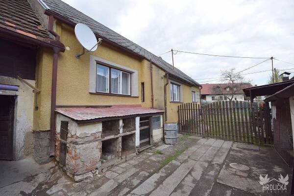 PRODÁNO - Chalupa v obci Kvášňovice u Horažďovic | Hrdlička reality