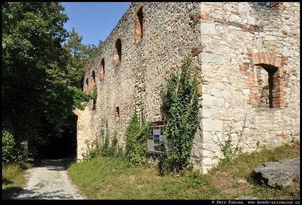Fotografie – Kloster St. Anna in der Wüste – Leopold-Kapelle Ruine / hrady-zriceniny.cz