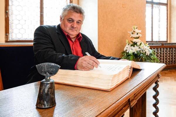 Plzeň ocenila in memoriam romského protinacistického bojovníka Josefa Serinka