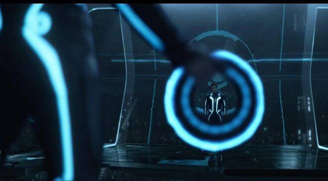 Recenze: Sci-fi Tron je triumf 3D designu
