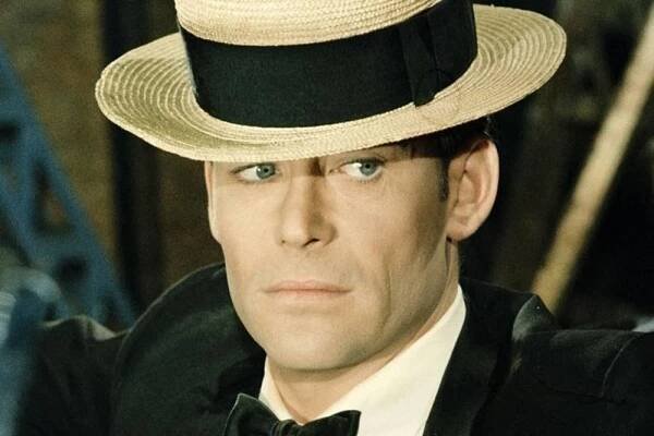 Legendary Actor Peter O'toole in 1970 Wallpaper