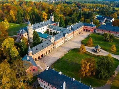 Zámek Sychrov připravil bohatý podzimní program – Kudy z nudy
