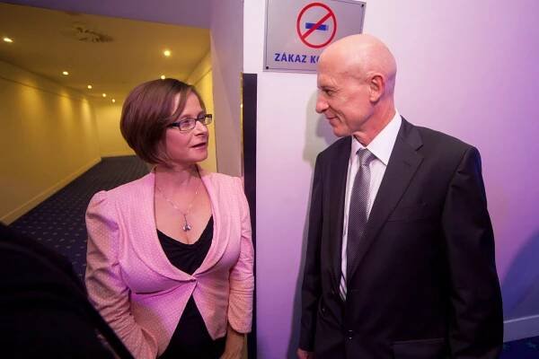 Tak vypadá hvězda Smradů pět neděl po porodu: Přes mlékem nalitá ňadra sotva zapnula sako