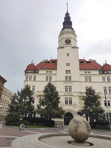 Soubor:Kašna Koule, Horní náměstí, Opava, okres Opava 01.jpg – Wikipedie