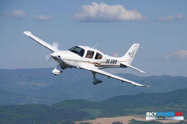 Cirrus SR 22G2 OK-AMR