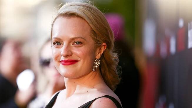 'Awards Chatter' Podcast — Elisabeth Moss ('The Handmaid's Tale')